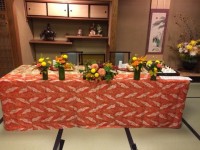 竹の器を使ったテーブル装花